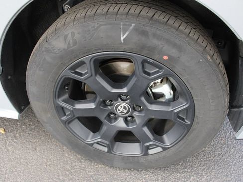 Certified 2025 Toyota Sienna XLE Woodland Edition AWD/4WD image 64