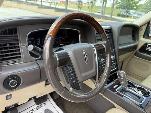 Used 2017 Lincoln Navigator L Reserve RWD image 20