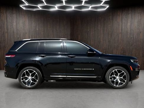 Used 2022 Jeep Grand Cherokee Summit AWD/4WD image 7