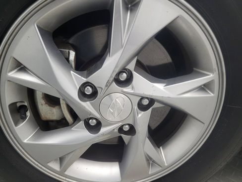 Used 2021 Hyundai Elantra SE image 31