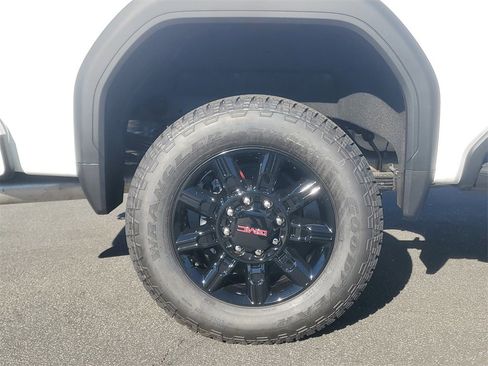 New 2026 GMC Sierra 2500 AT4 w/ AT4 Premium Plus Package image 5