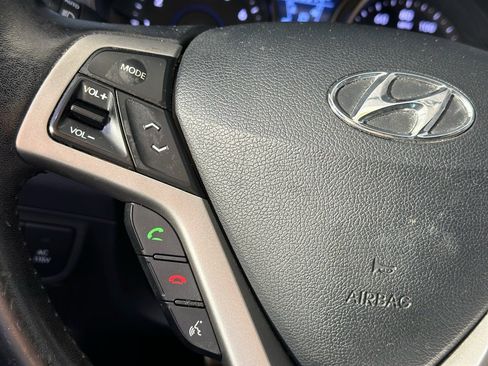 Used 2013 Hyundai Veloster w/ Style Pkg image 26