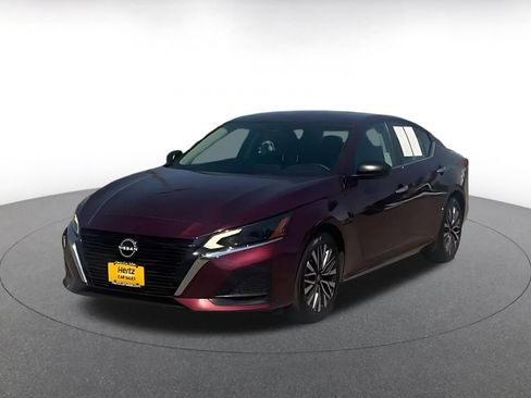 Used 2025 Nissan Altima 2.5 SV FWD image 4