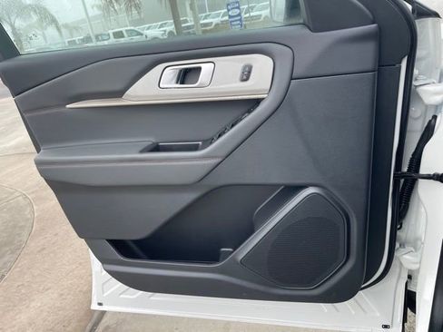 New 2026 Ford Explorer Active w/ Active Comfort Package image 18
