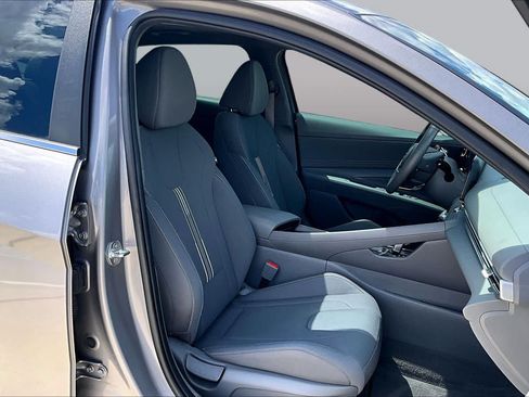 Used 2024 Hyundai Elantra SEL w/ Convenience Package FWD image 9