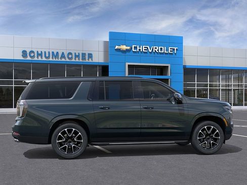 New 2026 Chevrolet Suburban RST image 5