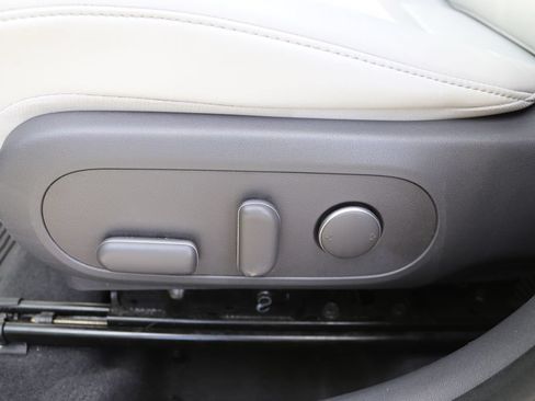 Used 2024 Hyundai Kona Limited FWD image 11