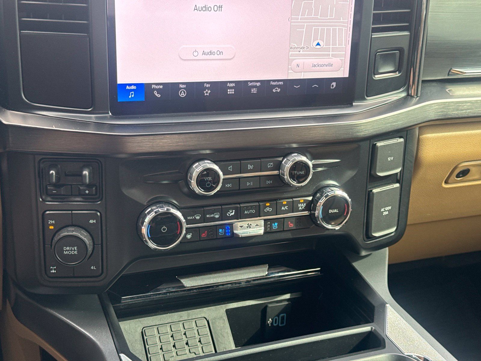 Used 2024 Ford F250 Lariat w/ Sport Appearance Package AWD/4WD image 32