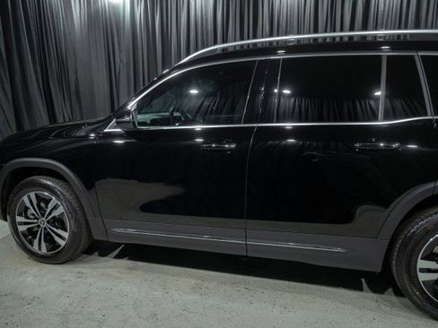 New 2025 Mercedes-Benz GLB 250 4MATIC image 5