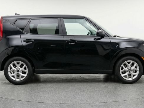Used 2025 Kia Soul LX w/ LX Technology Package image 11
