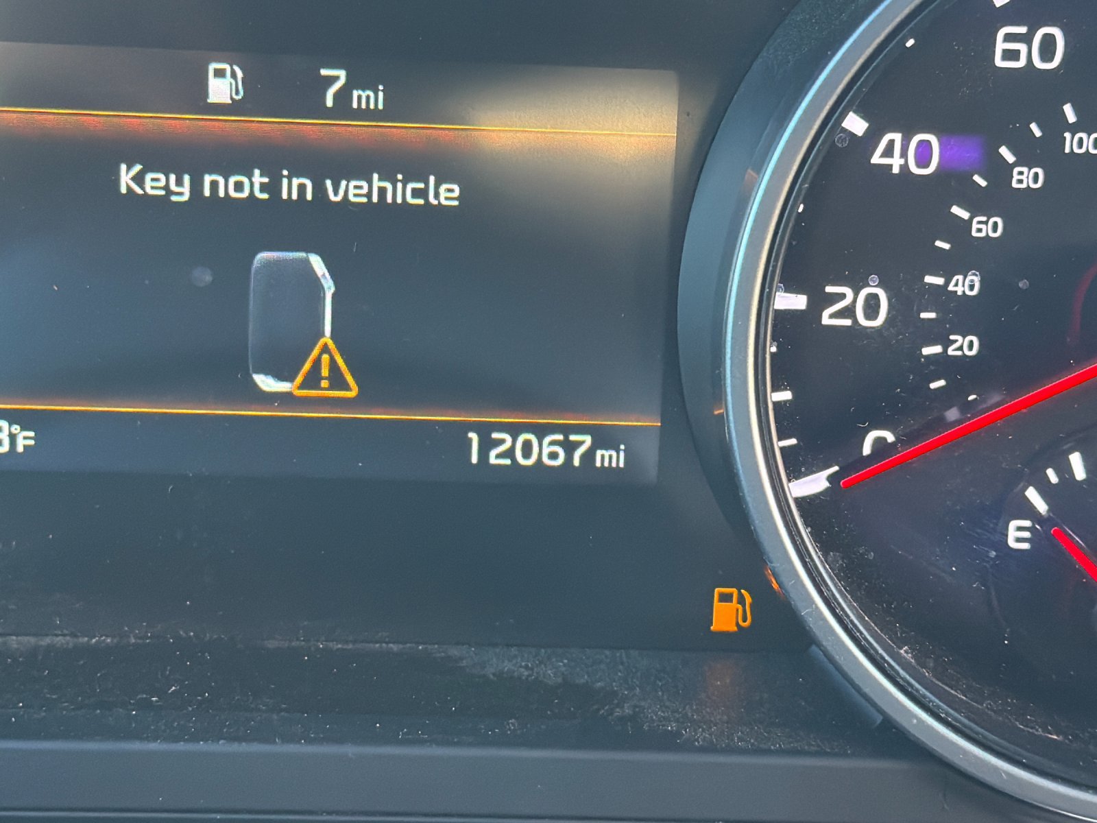 Used 2024 Kia Carnival LX FWD image 24