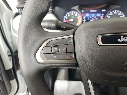 Certified 2025 Jeep Compass Limited image 19