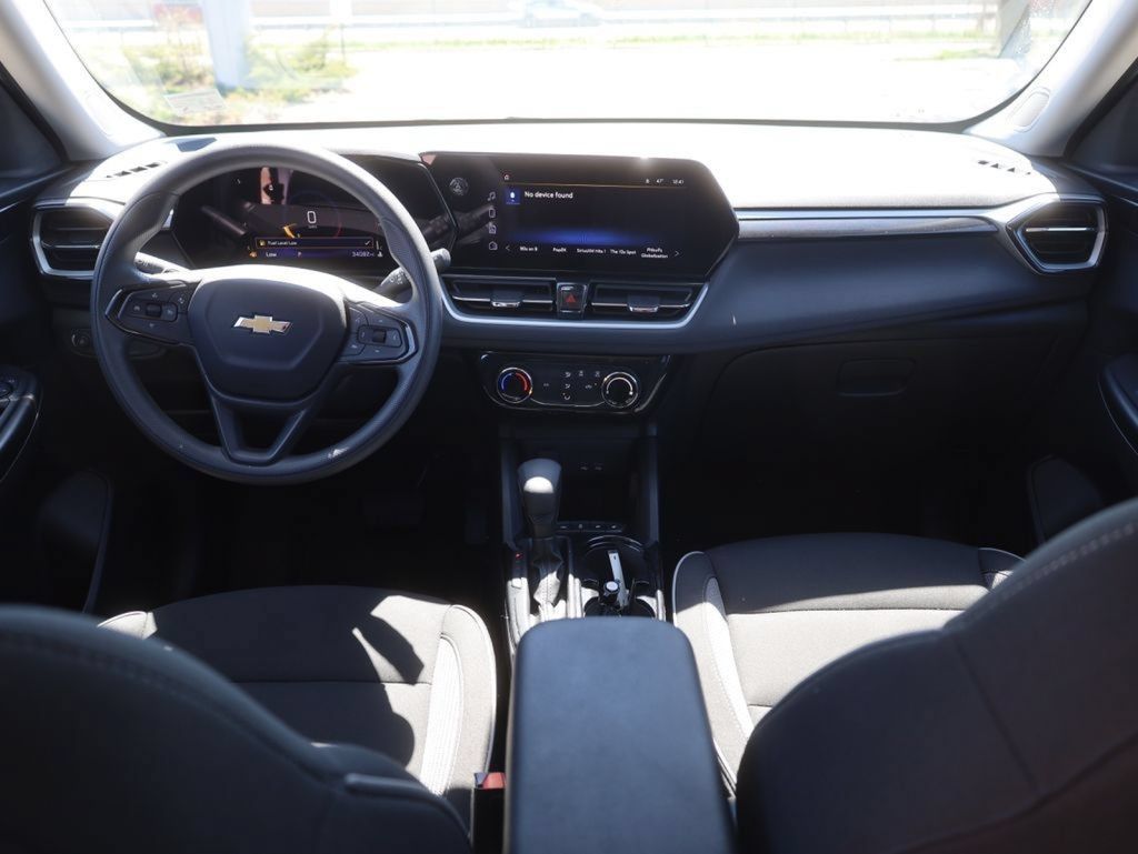 Used 2025 Chevrolet TrailBlazer LT FWD image 30