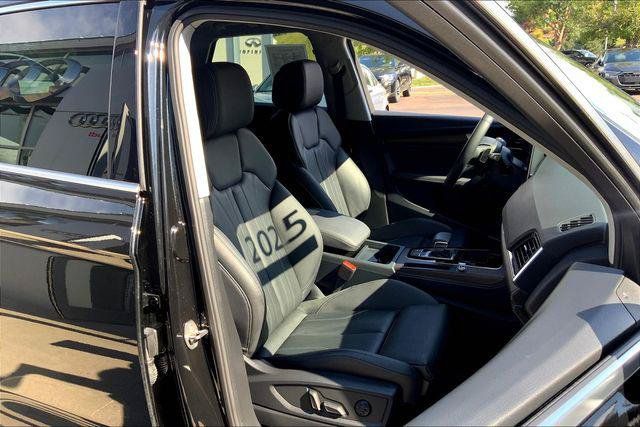 Certified 2025 Audi Q5 2.0T Premium Plus w/ Premium Plus Package AWD/4WD image 7