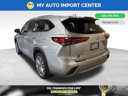 Used 2022 Toyota Highlander Platinum image 5