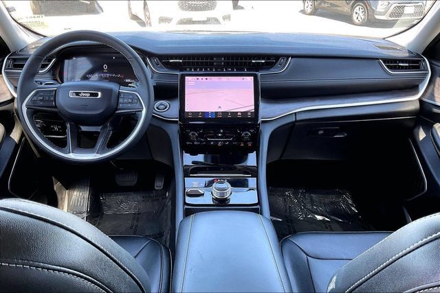 Used 2023 Jeep Grand Cherokee Limited w/ Black Appearance Package AWD/4WD image 15