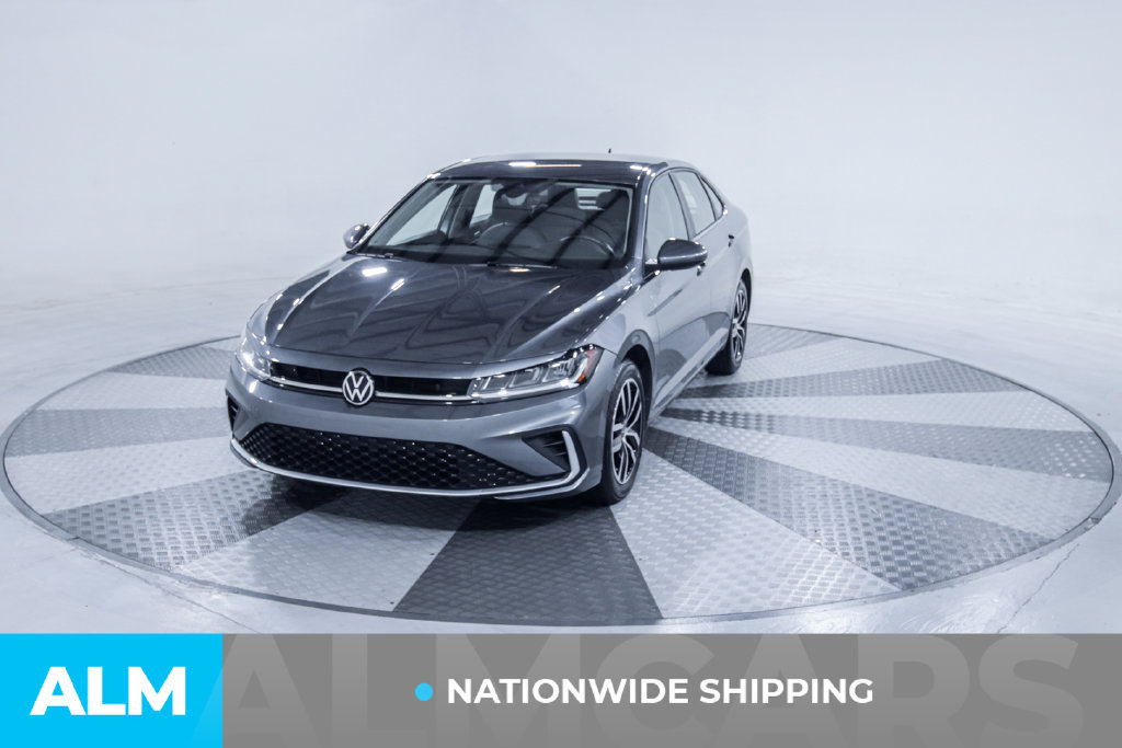 Used 2025 Volkswagen Jetta SE FWD image 2