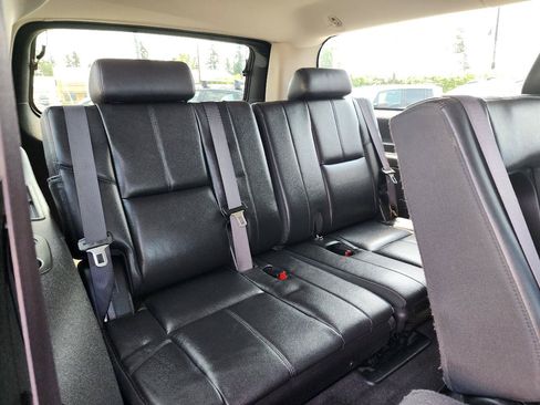 Used 2013 Chevrolet Suburban LT w/ Luxury Package AWD/4WD image 30