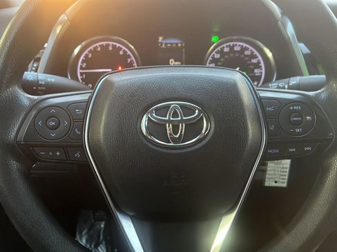 Used 2018 Toyota Camry LE image 8