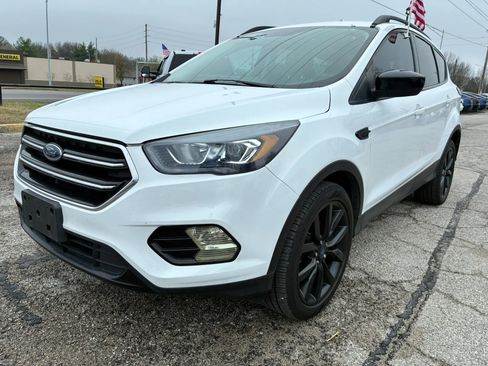 Used 2019 Ford Escape SE image 2