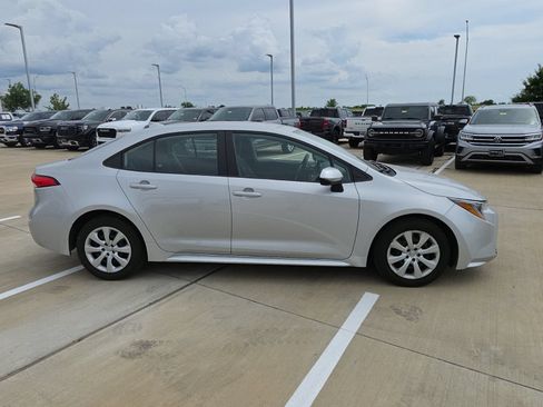 Used 2024 Toyota Corolla LE FWD image 6