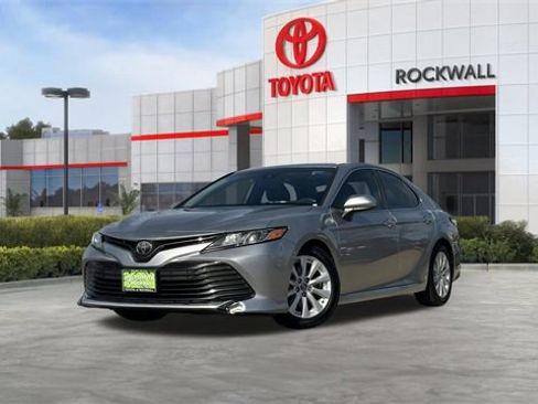 Used 2019 Toyota Camry LE image 1