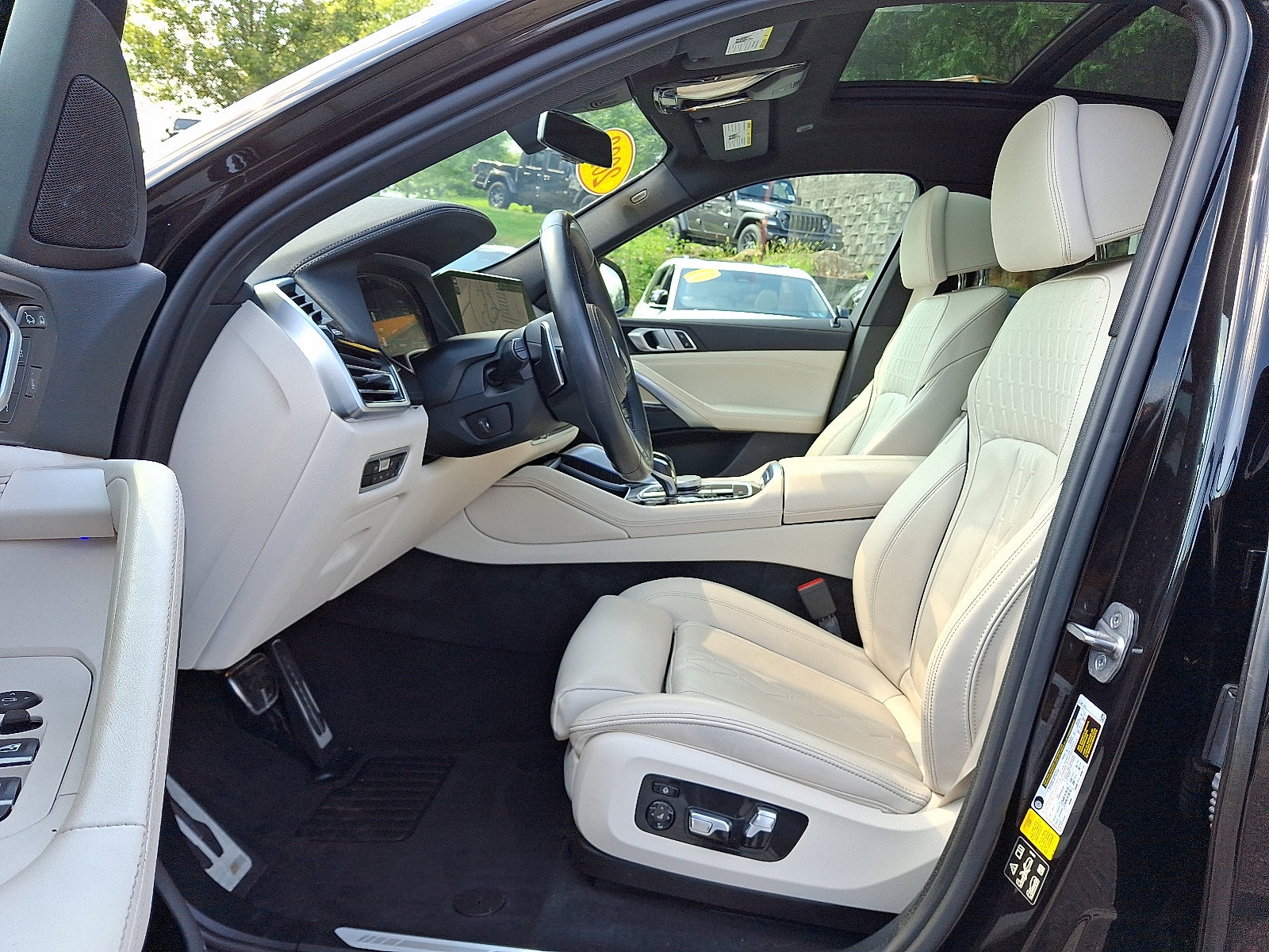Used 2023 BMW X6 xDrive40i w/ M Sport Package AWD/4WD image 13
