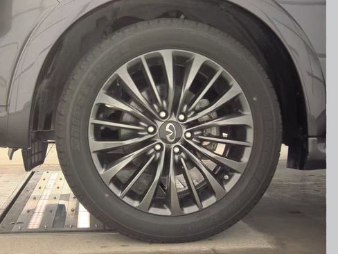 Used 2022 INFINITI QX80 Sensory w/ All-Season Package image 10