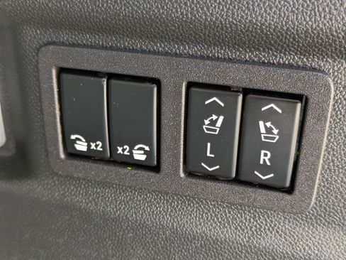 Used 2023 GMC Yukon AT4 w/ AT4 Premium Plus Package AWD/4WD image 11