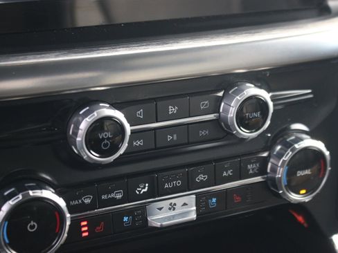 Used 2023 Ford F150 Lariat AWD/4WD image 26