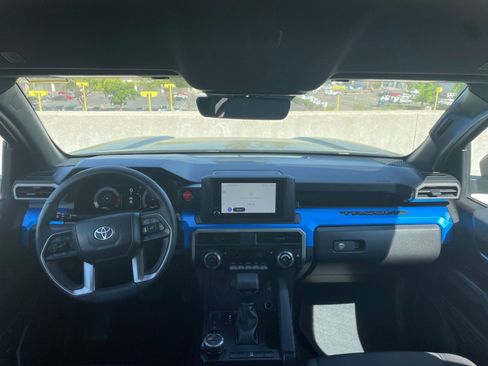 Used 2025 Toyota Tacoma TRD Off-Road image 31