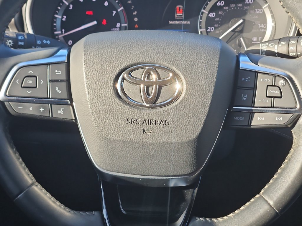 Used 2021 Toyota Highlander XLE FWD image 21