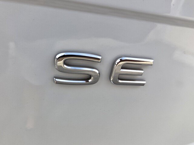 Used 2024 Volkswagen Tiguan SE AWD/4WD image 32