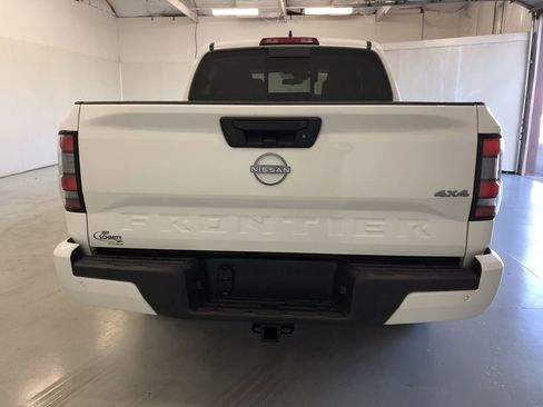 Certified 2025 Nissan Frontier SV w/ SV Convenience Package image 10