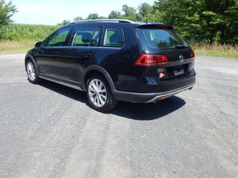 Used 2017 Volkswagen Golf Alltrack AWD/4WD image 3