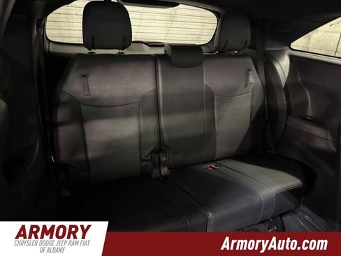 Used 2022 Toyota Sienna XLE Woodland Edition image 33