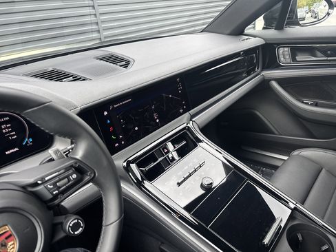 Certified 2025 Porsche Panamera image 35