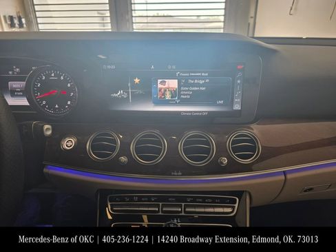 Used 2017 Mercedes-Benz E 300 4MATIC image 11