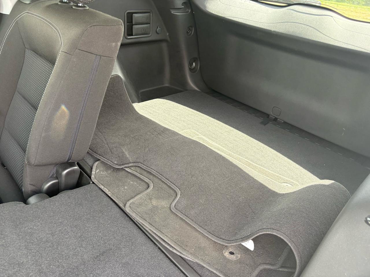 Used 2024 GMC Terrain SLE w/ Driver Convenience Package FWD image 38