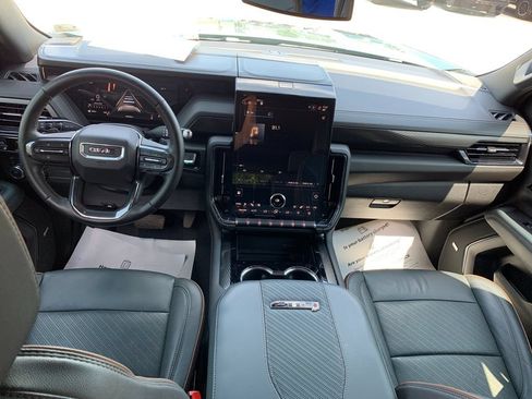 Used 2025 GMC Yukon XL AT4 AWD/4WD image 16