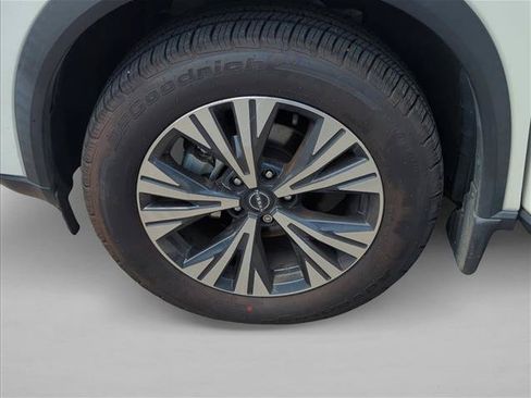 Certified 2022 Nissan Rogue SV FWD image 22