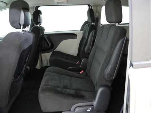Used 2016 Dodge Grand Caravan SXT w/ Rear Park Assist Package FWD image 12