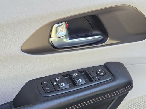 Used 2019 Chrysler Pacifica Touring-L Plus w/ Advanced Safetytec Group FWD image 35