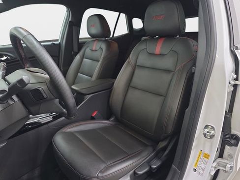 Used 2025 Chevrolet Trax RS w/ Driver Confidence Package FWD image 14