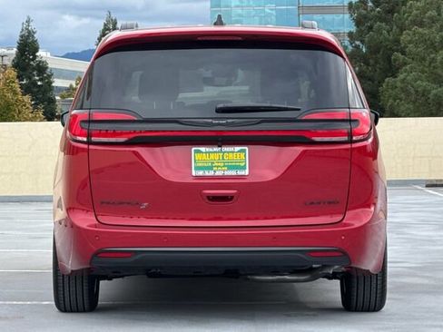 New 2026 Chrysler Pacifica Limited w/ S Appearance Package image 5