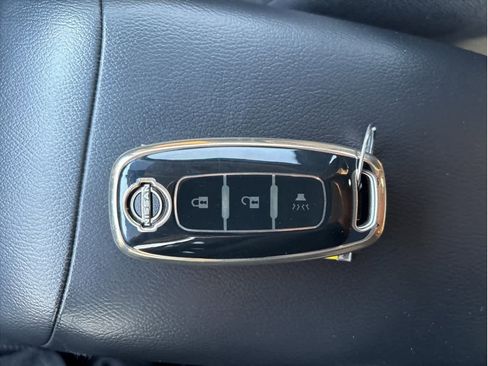 Used 2025 Nissan Kicks SV image 10