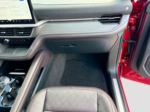 Used 2025 Ford Explorer Platinum RWD image 18