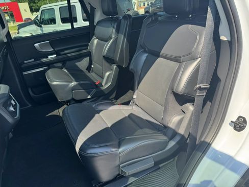 Used 2025 Ford Expedition Platinum AWD/4WD image 6