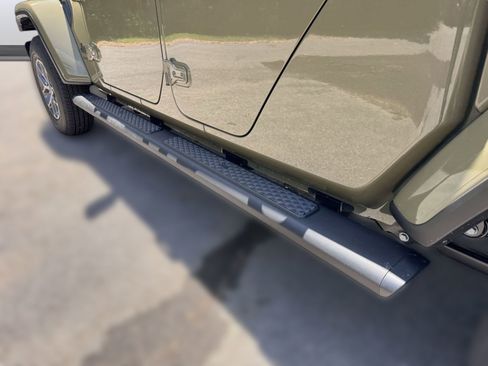 New 2025 Jeep Gladiator Sport image 21