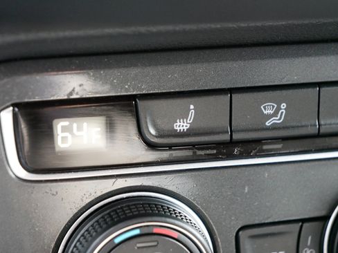 Used 2019 Volkswagen Tiguan SE image 28